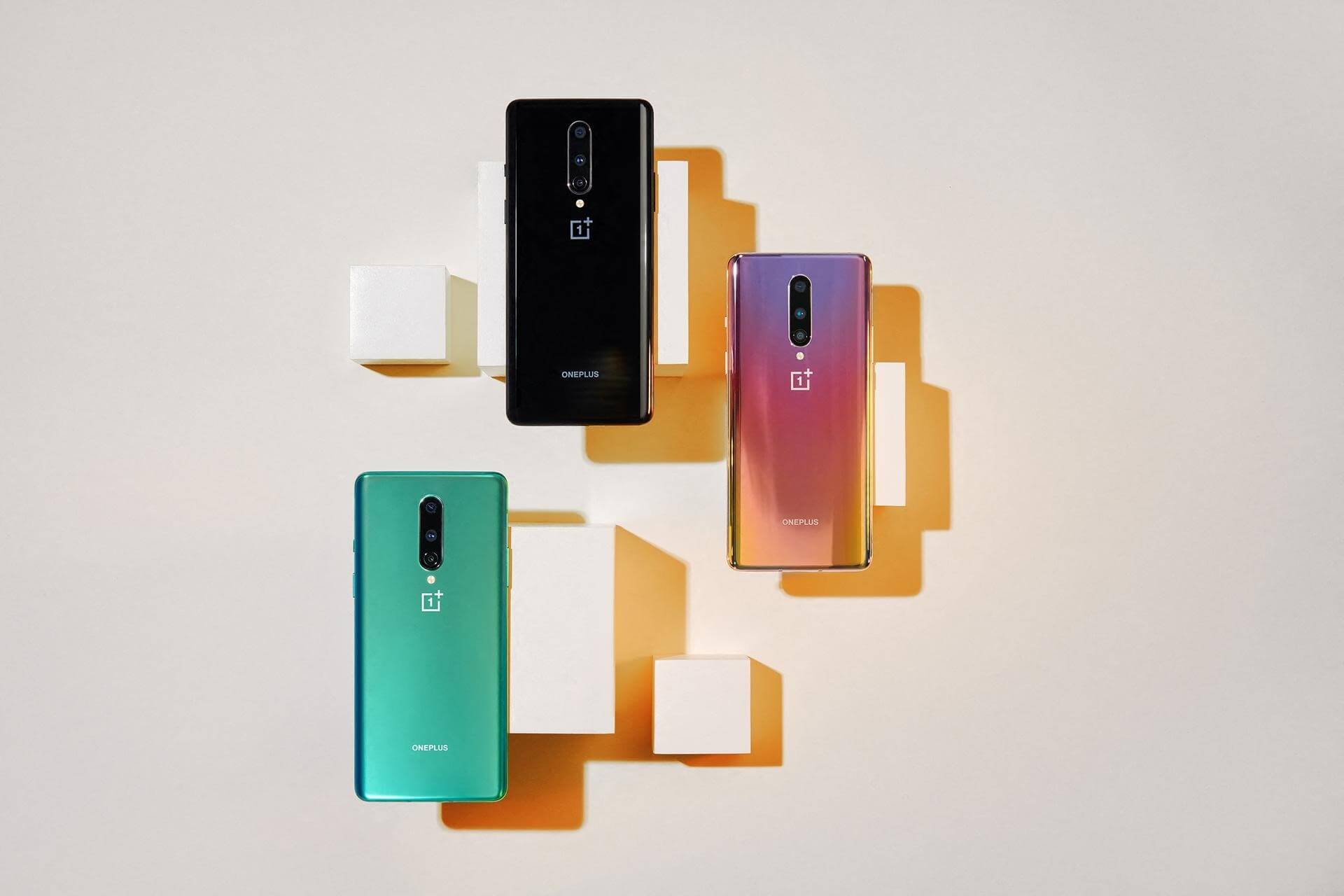 OnePlus 8 5G Noir Onyx, Interstellar Glow et Altramarine Blue